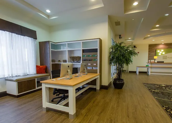 Holiday Inn & Suites Bloomington Airport By Ihg